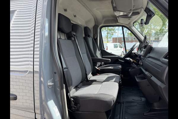 Renault Master T35 2.3 dCi 150pk L3H3 Energy Comfort / vaste prijs rijklaar € 21.950 ex btw / lease vanaf € 358 / ideaal voor camper ombouw / trekhaak / camera's rondom !