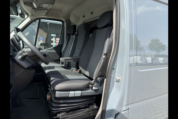 Renault Master T35 2.3 dCi 150pk L3H3 Energy Comfort / vaste prijs rijklaar € 21.950 ex btw / lease vanaf € 358 / ideaal voor camper ombouw / trekhaak / camera's rondom !