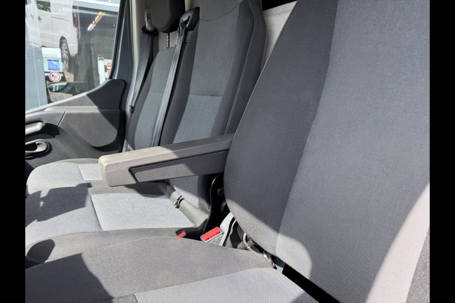 Renault Master T35 2.3 dCi 150pk L3H3 Energy Comfort / vaste prijs rijklaar € 21.950 ex btw / lease vanaf € 358 / ideaal voor camper ombouw / trekhaak / camera's rondom !