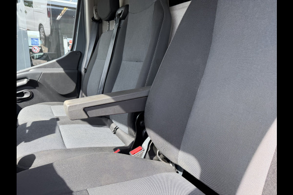 Renault Master T35 2.3 dCi 150pk L3H3 Energy Comfort / vaste prijs rijklaar € 21.950 ex btw / lease vanaf € 358 / ideaal voor camper ombouw / trekhaak / camera's rondom !
