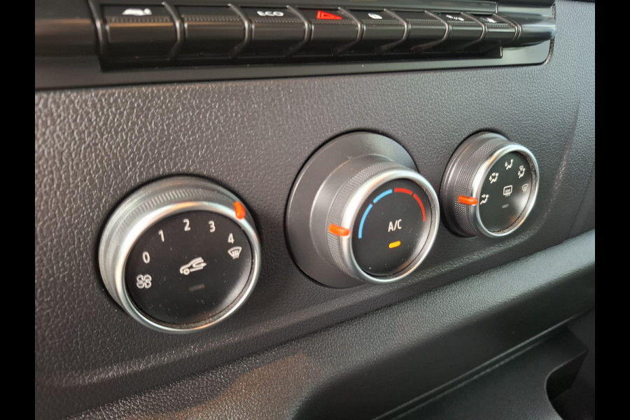 Renault Master T35 2.3 dCi 180 L2H2 Energy Work Edition AIRCO / CRUISE CONTROLE / NAVI / DEALER ONDERHOUDEN / TREKHAAK