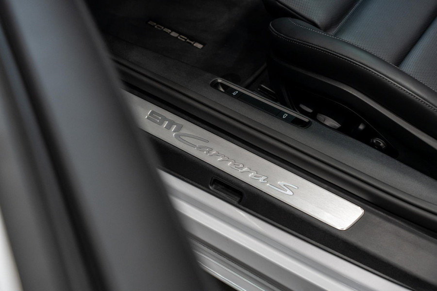 Porsche 911 Cabrio 3.0 Carrera S *FACELIFT / Sport-Design / Lift-Systeem / BOSE / Stoelventilatie / Vierwiel-Besturing / InnoDrive / Matrix-LED*