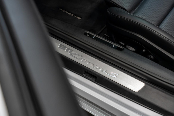 Porsche 911 Cabrio 3.0 Carrera S *FACELIFT / Sport-Design / Lift-Systeem / BOSE / Stoelventilatie / Vierwiel-Besturing / InnoDrive / Matrix-LED*