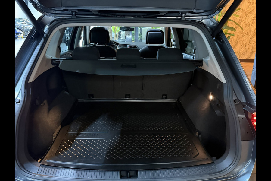 Volkswagen Tiguan Allspace 1.5 TSI ACT| Panoramadak | Camera | CarPlay | Adaptive Cruise | Dealer onderhouden