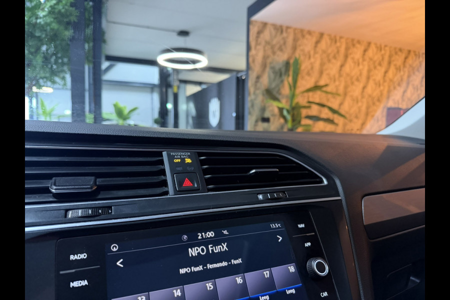 Volkswagen Tiguan Allspace 1.5 TSI ACT| Panoramadak | Camera | CarPlay | Adaptive Cruise | Dealer onderhouden
