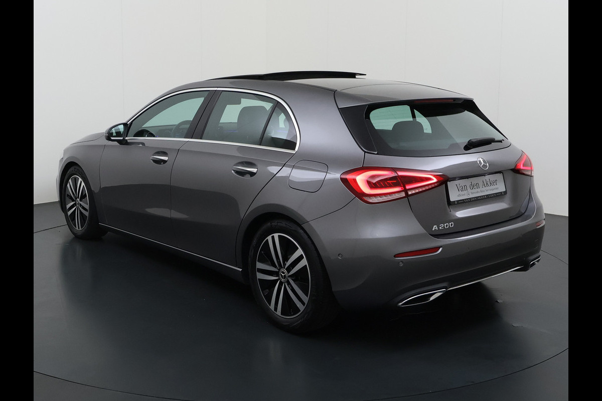 Mercedes-Benz A-Klasse 200 Luxury 164pk // Panoramadak // Carplay // Sfeerverlichting // MultiBeam LED // Keyless Entry // Camera // Advanced Audio