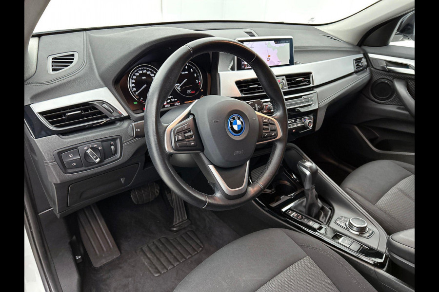 BMW X2 xDrive25e Exe. Plug-In Hybrid CAMERA | EL. BED. ACHTERKLEP | PRIVACY-GLASS