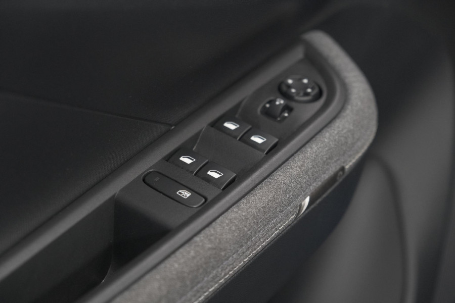 Opel Frontera Electric GS 44 kWh | 96,1% SOH 11 KW Laadfunctie | Camera | Dodehoekdetectie | Apple Carplay