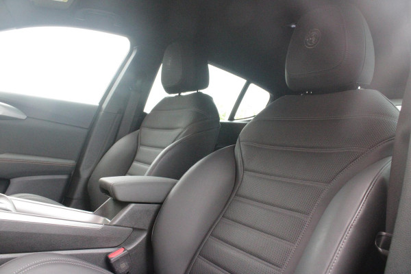 Alfa Romeo Tonale 1.5T Hybrid 160PK VELOCE | PREMIUM PACK: LEDEREN BEKLEDING/GEVENTILEERDE VOORSTOELEN/4-VOUDIG ELEKTRISCH VERSTELBARE LENDESTEUN VOORSTOELEN/ELEKTRISCH BEDIENBARE /HOOGGLANS ZWARTE RAAMOMLIJSTING/AMBIENT LIGHTING | TECHNOLOGY PACK: PARKEERWAARSCHUWING VOOR EN ACHTER/360° CAMERA/AUTOMATISCH INPARKEREN/ AUTONOMOUS DRIVING LEVEL 2: ADAPTIVE CRUISE CONTROL/LANE CENTERING ASSIST/TRAFFIC JAM ASSIST DODEHOEK DETECTIE AUTOMATISCH DIMMENDE BUITENSPIEGELS ELEKTRISCH BEDIENBARE ACHTERKLEP | WINTERPACK: STOELVERWARMING VOOR/STUURVERWARMING/VERWARMBARE RUITENSPROEIERS | 19" LICHTMET