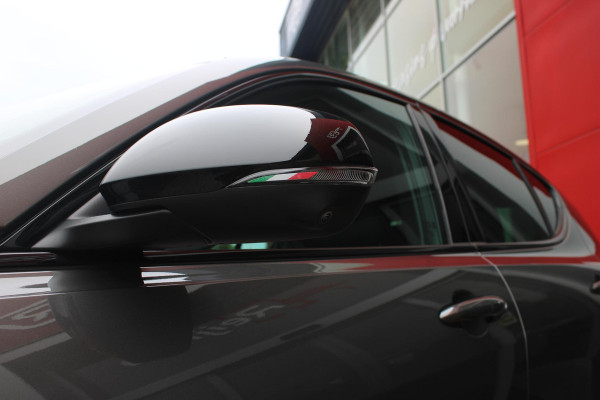 Alfa Romeo Tonale 1.5T Hybrid 160PK VELOCE | PREMIUM PACK: LEDEREN BEKLEDING/GEVENTILEERDE VOORSTOELEN/4-VOUDIG ELEKTRISCH VERSTELBARE LENDESTEUN VOORSTOELEN/ELEKTRISCH BEDIENBARE /HOOGGLANS ZWARTE RAAMOMLIJSTING/AMBIENT LIGHTING | TECHNOLOGY PACK: PARKEERWAARSCHUWING VOOR EN ACHTER/360° CAMERA/AUTOMATISCH INPARKEREN/ AUTONOMOUS DRIVING LEVEL 2: ADAPTIVE CRUISE CONTROL/LANE CENTERING ASSIST/TRAFFIC JAM ASSIST DODEHOEK DETECTIE AUTOMATISCH DIMMENDE BUITENSPIEGELS ELEKTRISCH BEDIENBARE ACHTERKLEP | WINTERPACK: STOELVERWARMING VOOR/STUURVERWARMING/VERWARMBARE RUITENSPROEIERS | 19" LICHTMET