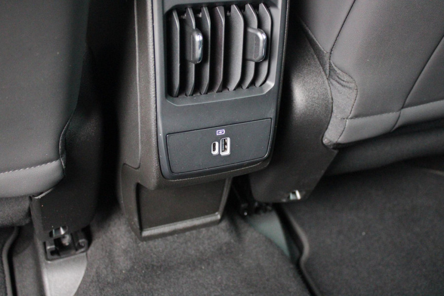 Alfa Romeo Tonale 1.5T Hybrid 160PK VELOCE | PREMIUM PACK: LEDEREN BEKLEDING/GEVENTILEERDE VOORSTOELEN/4-VOUDIG ELEKTRISCH VERSTELBARE LENDESTEUN VOORSTOELEN/ELEKTRISCH BEDIENBARE /HOOGGLANS ZWARTE RAAMOMLIJSTING/AMBIENT LIGHTING | TECHNOLOGY PACK: PARKEERWAARSCHUWING VOOR EN ACHTER/360° CAMERA/AUTOMATISCH INPARKEREN/ AUTONOMOUS DRIVING LEVEL 2: ADAPTIVE CRUISE CONTROL/LANE CENTERING ASSIST/TRAFFIC JAM ASSIST DODEHOEK DETECTIE AUTOMATISCH DIMMENDE BUITENSPIEGELS ELEKTRISCH BEDIENBARE ACHTERKLEP | WINTERPACK: STOELVERWARMING VOOR/STUURVERWARMING/VERWARMBARE RUITENSPROEIERS | 19" LICHTMET