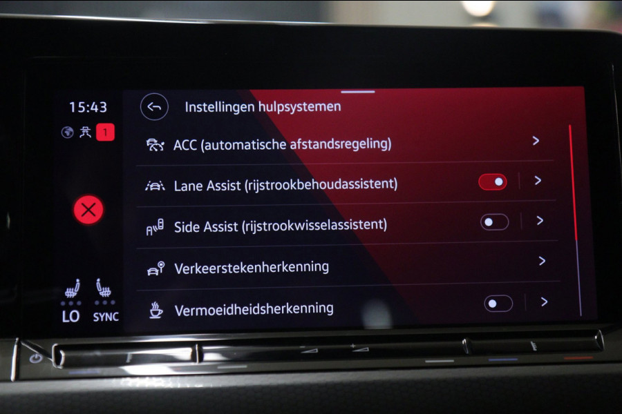 Volkswagen Golf 2.0 TSI GTI CLUBSPORT BLACKSTYLE/PANO/HEDUP/HK/CARPLAY/BLIDSOIT/VOL