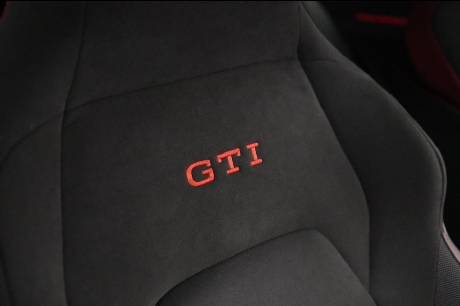 Volkswagen Golf 2.0 TSI GTI CLUBSPORT BLACKSTYLE/PANO/HEDUP/HK/CARPLAY/BLIDSOIT/VOL