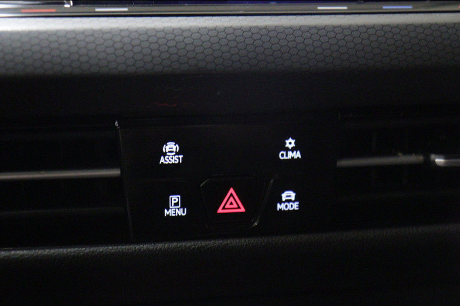Volkswagen Golf 2.0 TSI GTI CLUBSPORT BLACKSTYLE/PANO/HEDUP/HK/CARPLAY/BLIDSOIT/VOL