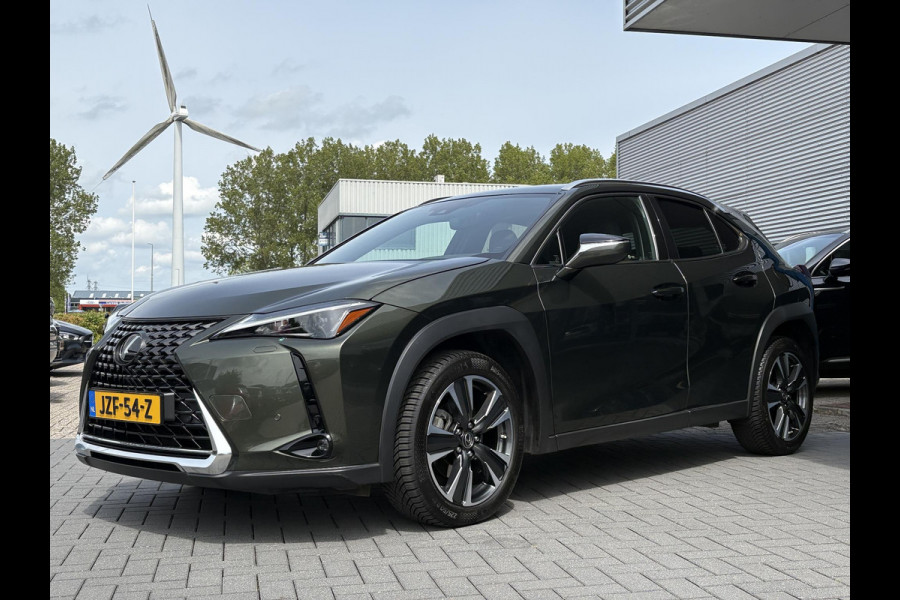 Lexus UX 250h Preference Line | 184pk | Stoel- & Stuurverwarming | Adaptive Cruise | Achteruitrijcamera | 18 Inch |