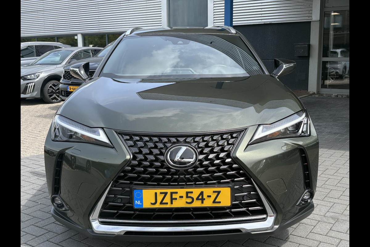 Lexus UX 250h Preference Line | 184pk | Stoel- & Stuurverwarming | Adaptive Cruise | Achteruitrijcamera | 18 Inch |