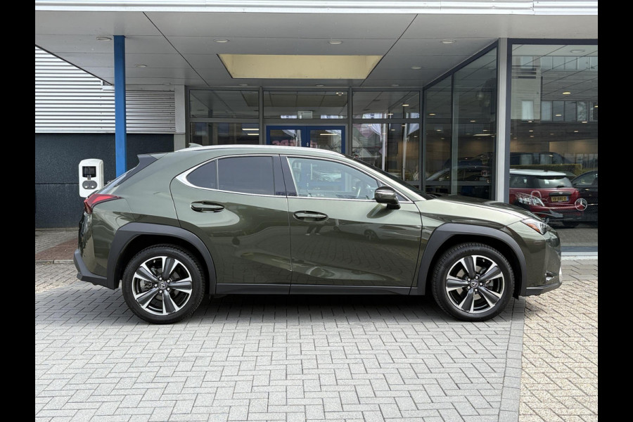 Lexus UX 250h Preference Line | 184pk | Stoel- & Stuurverwarming | Adaptive Cruise | Achteruitrijcamera | 18 Inch |