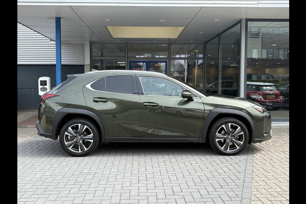 Lexus UX 250h Preference Line | 184pk | Stoel- & Stuurverwarming | Adaptive Cruise | Achteruitrijcamera | 18 Inch |