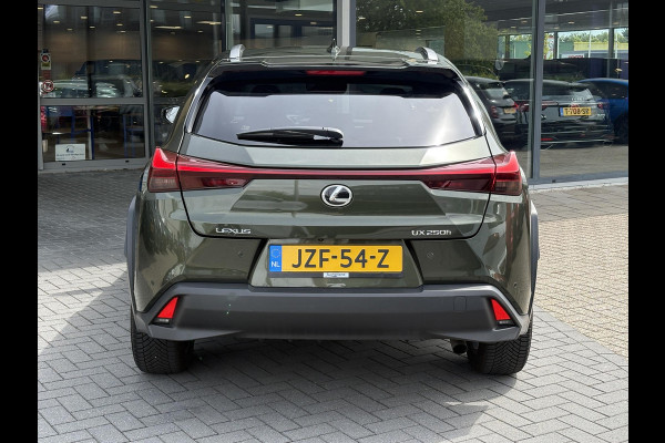 Lexus UX 250h Preference Line | 184pk | Stoel- & Stuurverwarming | Adaptive Cruise | Achteruitrijcamera | 18 Inch |