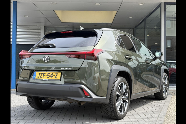 Lexus UX 250h Preference Line | 184pk | Stoel- & Stuurverwarming | Adaptive Cruise | Achteruitrijcamera | 18 Inch |