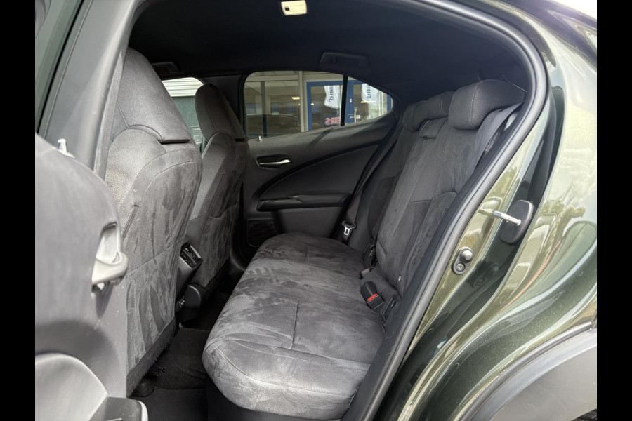 Lexus UX 250h Preference Line | 184pk | Stoel- & Stuurverwarming | Adaptive Cruise | Achteruitrijcamera | 18 Inch |