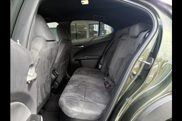Lexus UX 250h Preference Line | 184pk | Stoel- & Stuurverwarming | Adaptive Cruise | Achteruitrijcamera | 18 Inch |