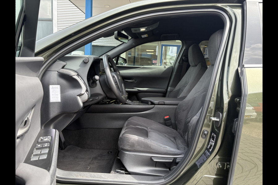 Lexus UX 250h Preference Line | 184pk | Stoel- & Stuurverwarming | Adaptive Cruise | Achteruitrijcamera | 18 Inch |