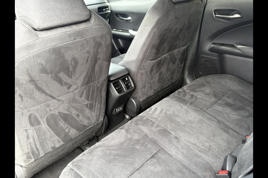 Lexus UX 250h Preference Line | 184pk | Stoel- & Stuurverwarming | Adaptive Cruise | Achteruitrijcamera | 18 Inch |