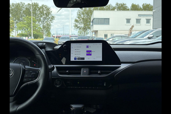 Lexus UX 250h Preference Line | 184pk | Stoel- & Stuurverwarming | Adaptive Cruise | Achteruitrijcamera | 18 Inch |