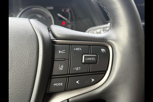 Lexus UX 250h Preference Line | 184pk | Stoel- & Stuurverwarming | Adaptive Cruise | Achteruitrijcamera | 18 Inch |