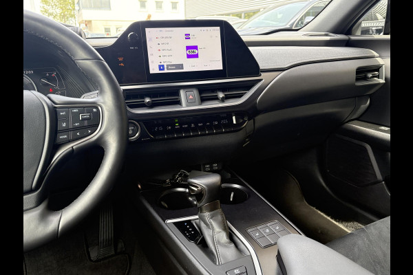 Lexus UX 250h Preference Line | 184pk | Stoel- & Stuurverwarming | Adaptive Cruise | Achteruitrijcamera | 18 Inch |