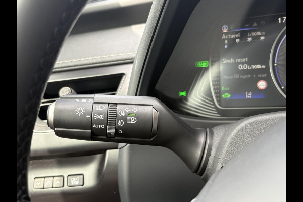 Lexus UX 250h Preference Line | 184pk | Stoel- & Stuurverwarming | Adaptive Cruise | Achteruitrijcamera | 18 Inch |