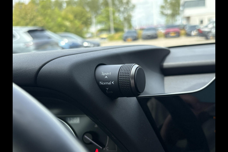 Lexus UX 250h Preference Line | 184pk | Stoel- & Stuurverwarming | Adaptive Cruise | Achteruitrijcamera | 18 Inch |