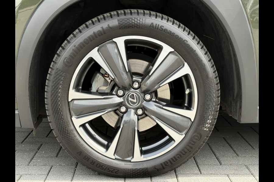 Lexus UX 250h Preference Line | 184pk | Stoel- & Stuurverwarming | Adaptive Cruise | Achteruitrijcamera | 18 Inch |