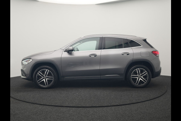 Mercedes-Benz GLA 250 e Business Line PHEV 218pk Dealer O.H. | Trekhaak Af Fabriek | Camera | Sportstoelen Verwarmd | Sfeerverlichting | Apple Carplay | Navigatie | DAB | Virtual | 18"L.M | Plug In Hybrid |