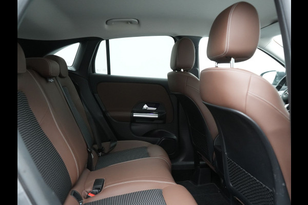 Mercedes-Benz GLA 250 e Business Line PHEV 218pk Dealer O.H. | Trekhaak Af Fabriek | Camera | Sportstoelen Verwarmd | Sfeerverlichting | Apple Carplay | Navigatie | DAB | Virtual | 18"L.M | Plug In Hybrid |