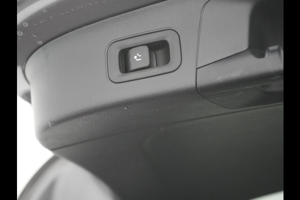 Mercedes-Benz GLA 250 e Business Line PHEV 218pk Dealer O.H. | Trekhaak Af Fabriek | Camera | Sportstoelen Verwarmd | Sfeerverlichting | Apple Carplay | Navigatie | DAB | Virtual | 18"L.M | Plug In Hybrid |