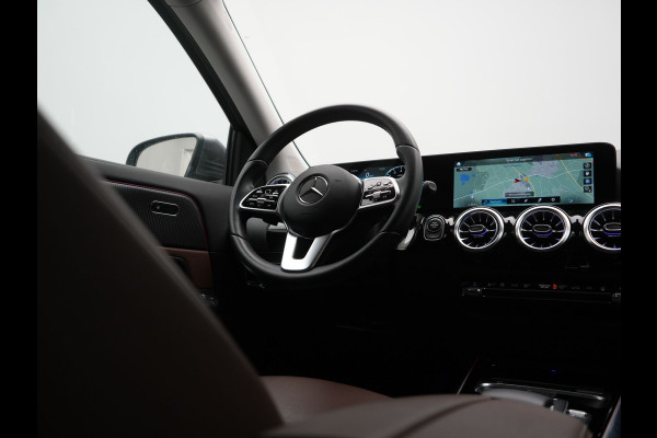 Mercedes-Benz GLA 250 e Business Line PHEV 218pk Dealer O.H. | Trekhaak Af Fabriek | Camera | Sportstoelen Verwarmd | Sfeerverlichting | Apple Carplay | Navigatie | DAB | Virtual | 18"L.M | Plug In Hybrid |