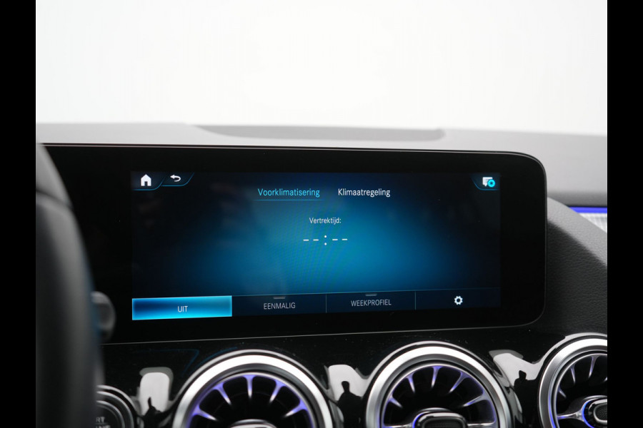 Mercedes-Benz GLA 250 e Business Line PHEV 218pk Dealer O.H. | Trekhaak Af Fabriek | Camera | Sportstoelen Verwarmd | Sfeerverlichting | Apple Carplay | Navigatie | DAB | Virtual | 18"L.M | Plug In Hybrid |