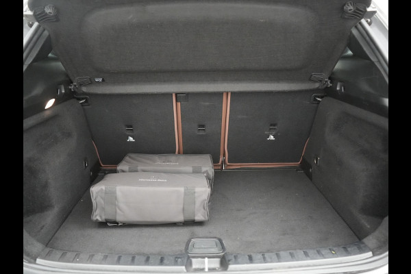 Mercedes-Benz GLA 250 e Business Line PHEV 218pk Dealer O.H. | Trekhaak Af Fabriek | Camera | Sportstoelen Verwarmd | Sfeerverlichting | Apple Carplay | Navigatie | DAB | Virtual | 18"L.M | Plug In Hybrid |