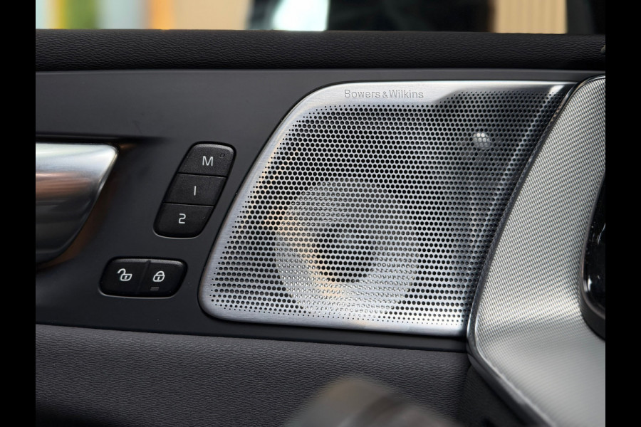 Volvo XC60 2.0 T8 Plug-in-hybrid AWD BLACK EDITION PANO|BOWERS&WILKINS|HuD|360CAM|KEYLESS|MEMORY|LUCHTVERING|FABRIEKSGARANTIE|2025