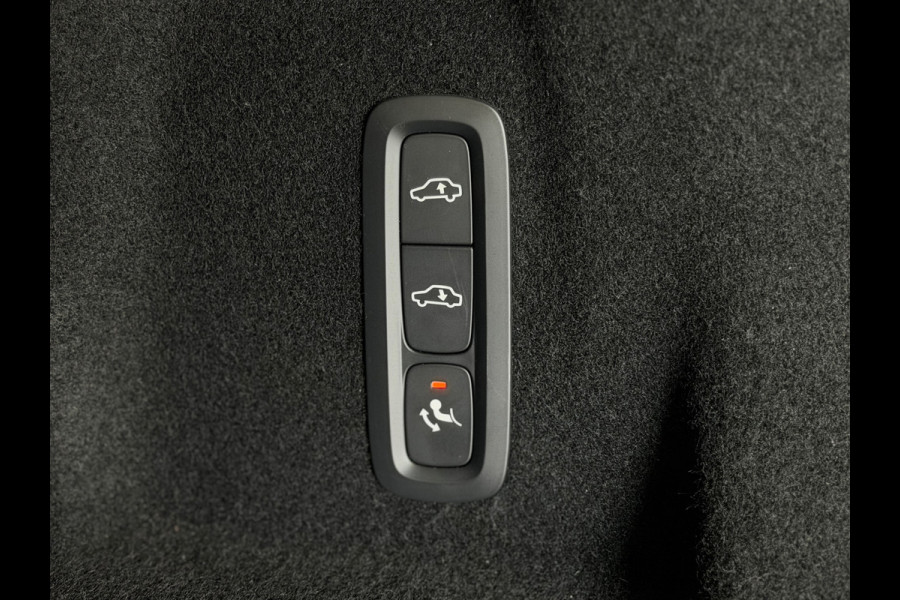 Volvo XC60 2.0 T8 Plug-in-hybrid AWD BLACK EDITION PANO|BOWERS&WILKINS|HuD|360CAM|KEYLESS|MEMORY|LUCHTVERING|FABRIEKSGARANTIE|2025