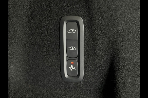 Volvo XC60 2.0 T8 Plug-in-hybrid AWD BLACK EDITION PANO|BOWERS&WILKINS|HuD|360CAM|KEYLESS|MEMORY|LUCHTVERING|FABRIEKSGARANTIE|2025