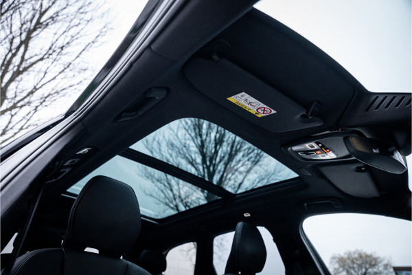Volvo XC60 T6 Recharge Ultimate Black Edition ** Leer ** B&W ** Four-C luchtvering ** Trekhaak