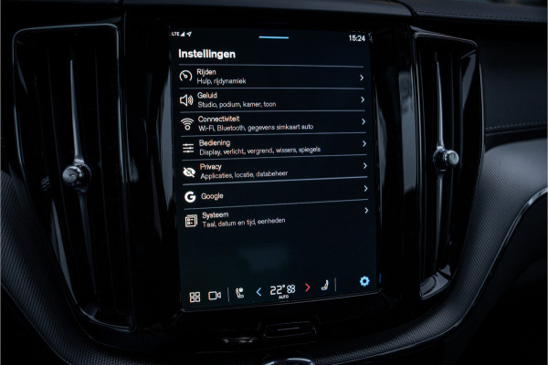 Volvo XC60 T6 Recharge Ultimate Black Edition ** Leer ** B&W ** Four-C luchtvering ** Trekhaak
