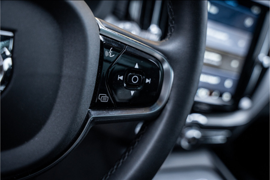 Volvo XC60 T6 Recharge Ultimate Black Edition ** Leer ** B&W ** Four-C luchtvering ** Trekhaak