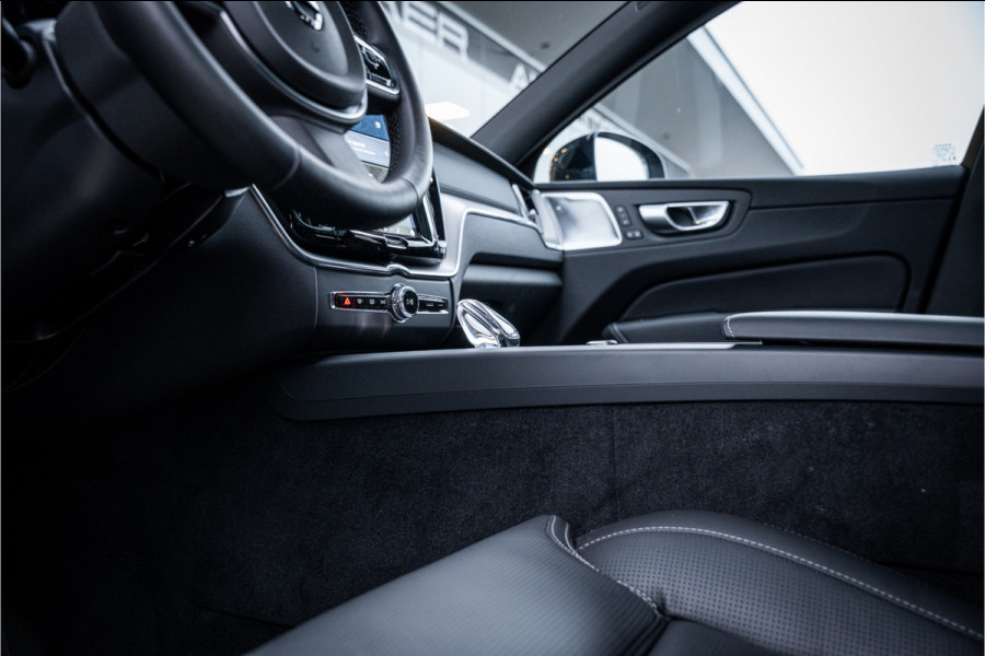 Volvo XC60 T6 Recharge Ultimate Black Edition ** Leer ** B&W ** Four-C luchtvering ** Trekhaak