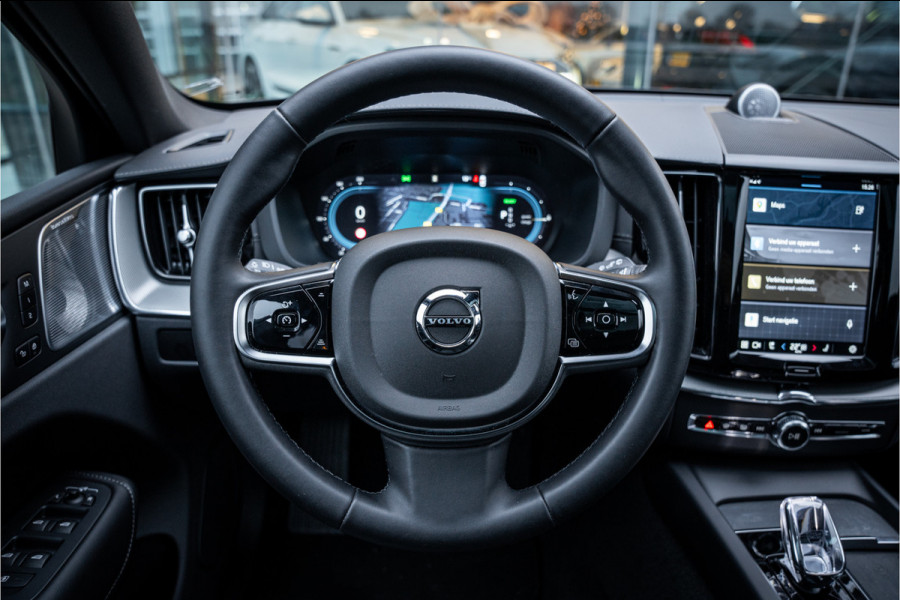 Volvo XC60 T6 Recharge Ultimate Black Edition ** Leer ** B&W ** Four-C luchtvering ** Trekhaak