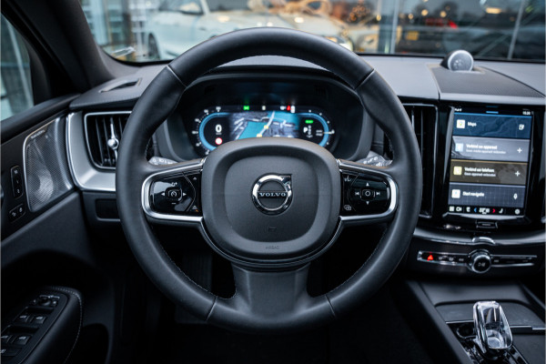 Volvo XC60 T6 Recharge Ultimate Black Edition ** Leer ** B&W ** Four-C luchtvering ** Trekhaak