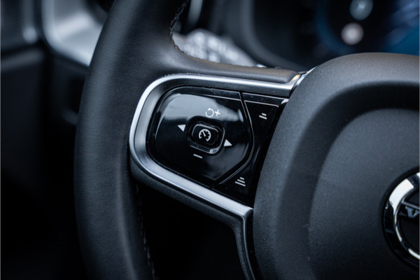 Volvo XC60 T6 Recharge Ultimate Black Edition ** Leer ** B&W ** Four-C luchtvering ** Trekhaak